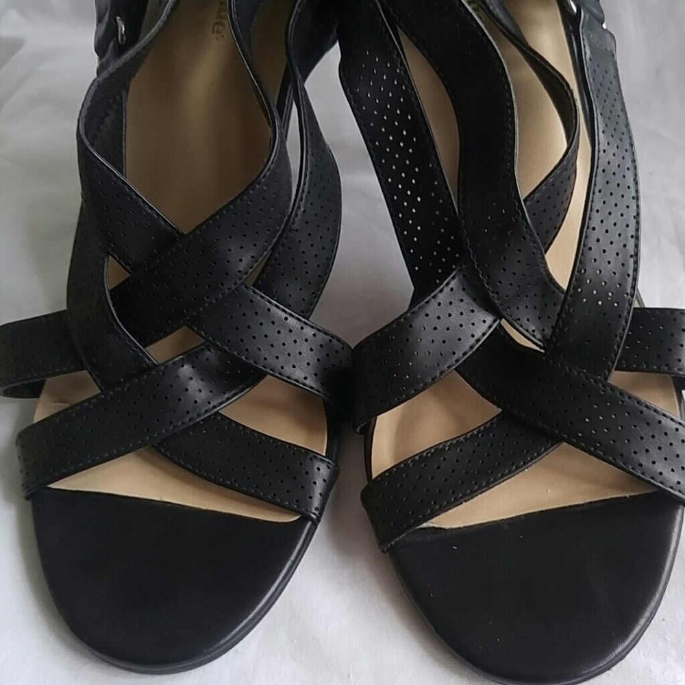 Shoes - Picture 3 of 8